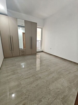 Room in 3 BHK Independent House at Supertech Mart, Sector 74 – for Rent