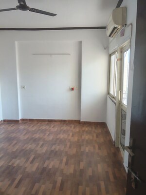 Room in 3 BHK Apartment at Gardenia Gateway, Sector 75 – for Rent