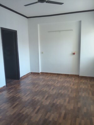 Room in 3 BHK Apartment at Gardenia Gateway, Sector 75 – for Rent