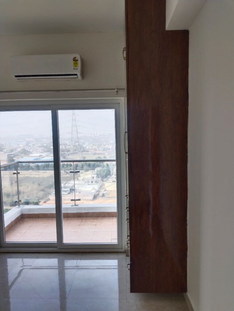 Room, emaar-palm-hills 3.5 Bedroom 1450 Sq.Ft. Apartment In Sector 77 Gurgaon 10730045