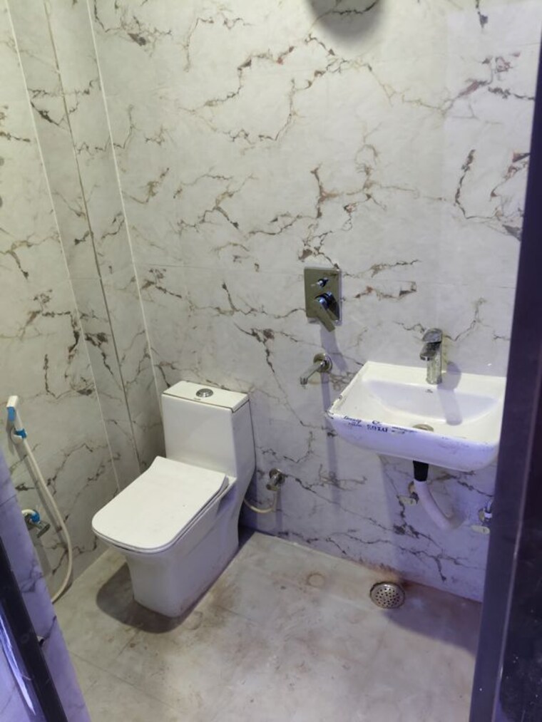 Bathroom, mahavir enclave 1 1 Bedroom 400 Sq.Ft. Builder Floor In Mahavir Enclave 1 Delhi 10730072