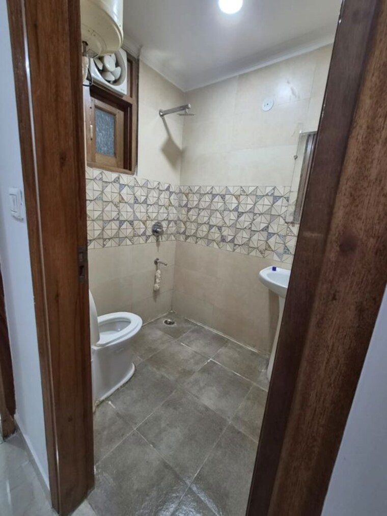Bathroom, saket 2 Bedroom 1000 Sq.Ft. Builder Floor In Saket Delhi 10730093