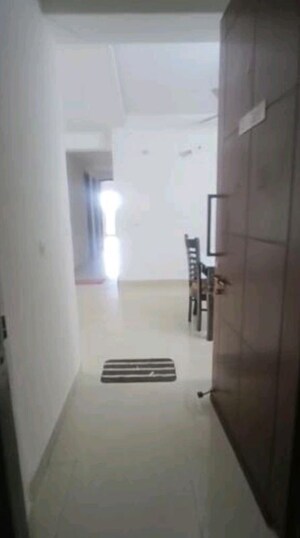 Bathroom in 3 BHK Apartment at Shalimar Oneworld Vista, Gomti Nagar – for Rent