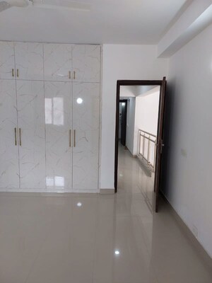 Room in 3 BHK Apartment at ROF Aalayas, Sector 102 – for Rent