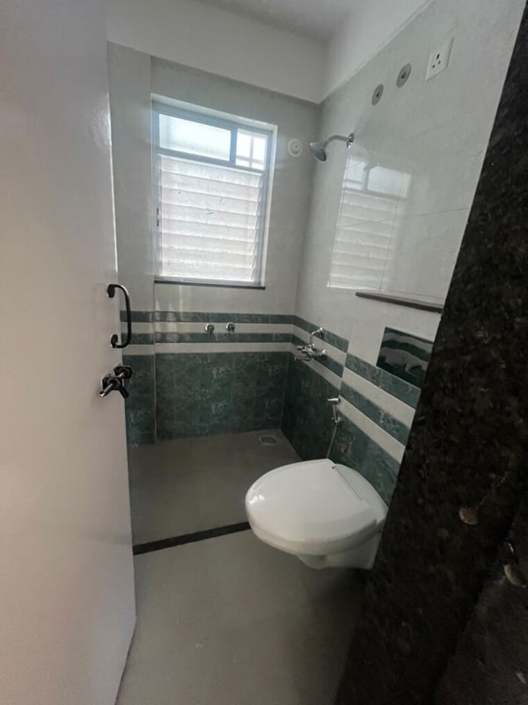 Bathroom, bhusari colony 3 Bedroom 1200 Sq.Ft. Apartment In Bhusari Colony Pune 10730144