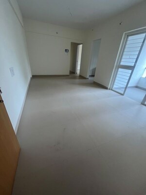 Room in 3 BHK Apartment at Bhusari Colony – for Rent