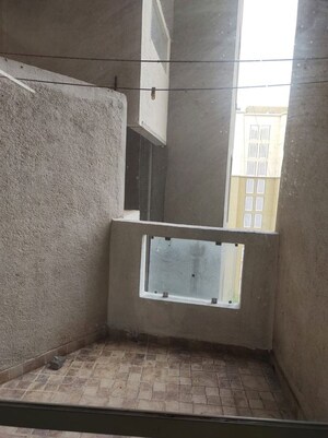 Room in 2 BHK Apartment at Mittal Arcvista, Dhanori – for Rent
