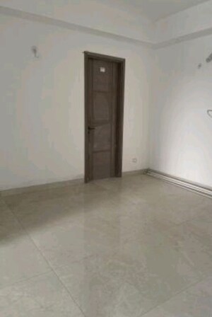 Room in 3 BHK Apartment at Shalimar Belvedere Court, Gomti Nagar – for Sale