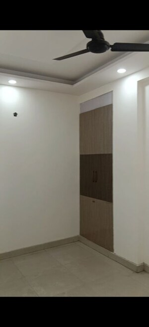 Room in 3 BHK Builder Floor at Vasundhara Sector 13 – for Sale