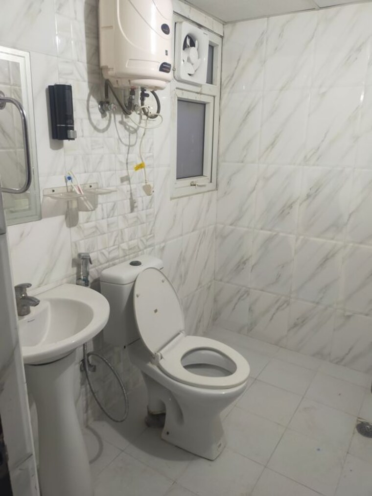Bathroom, la-residentia 2 Bedroom 880 Sq.Ft. Apartment In Tech Zone 4 Greater Noida Greater Noida 10730173