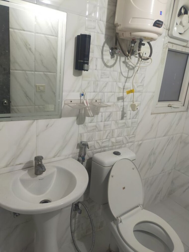 Bathroom, la-residentia 2 Bedroom 880 Sq.Ft. Apartment In Tech Zone 4 Greater Noida Greater Noida 10730173