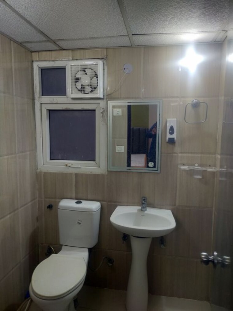 Bathroom, la-residentia 2 Bedroom 880 Sq.Ft. Apartment In Tech Zone 4 Greater Noida Greater Noida 10730173