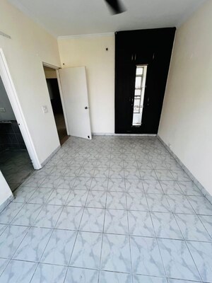 Room in 3 BHK Apartment at Ansal Sushant Estate, Sector 52 – for Rent