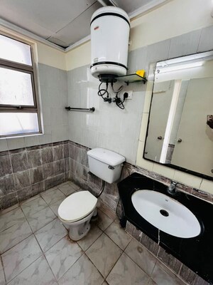 Team Area in 3 BHK Apartment at Ansal Sushant Estate, Sector 52 – for Rent