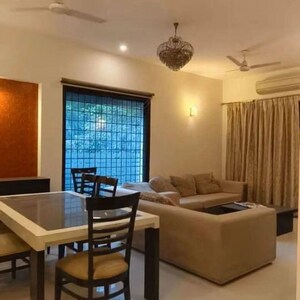 Living Room in 2.5 BHK Builder Floor at South City 1 – for Rent