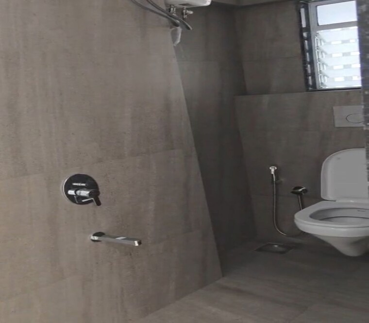 Bathroom, venu-apartments 3 Bedroom 930 Sq.Ft. Apartment In Dadar East Mumbai 10730281