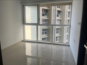 Room in 2.5 BHK Apartment at Runwal Elegante, Andheri West – for Sale