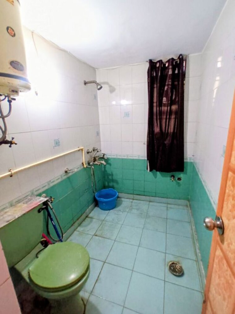 Bathroom, sector 19 dwarka 3 Bedroom 1100 Sq.Ft. Apartment In Sector 19 Dwarka Delhi 10730260