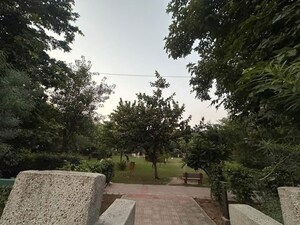 Studio Builder Floor – Garden View at Sector 31 - for Rent