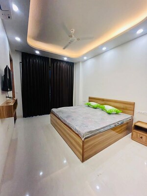 Studio Builder Floor For Rent in Sector 30