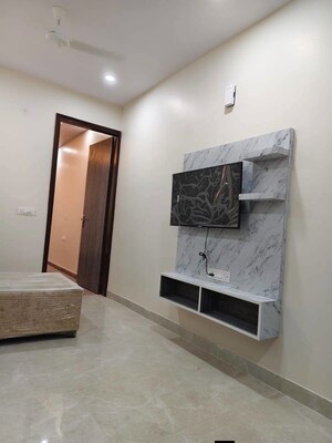Room in 1 BHK Builder Floor at Sector 14 – for Rent
