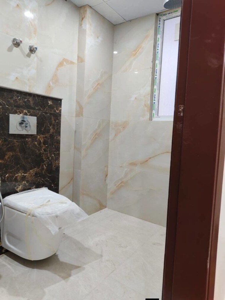 Bathroom, sector 14 1 Bedroom 895 Sq.Ft. Builder Floor In Sector 14 Gurgaon 10730420