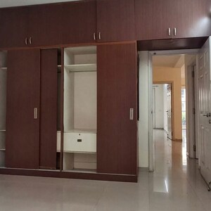 Room in 3.5 BHK Apartment at Emaar MGF Emerald Hills, Sector 65 – for Rent