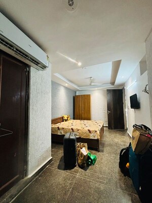 Living Room in 1 BHK Apartment at DLF Pink Town House, Dlf City Phase 3 – for Rent