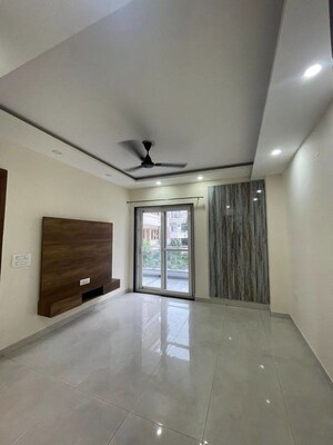 Room in 2 BHK Builder Floor at Sector 14 – for Rent