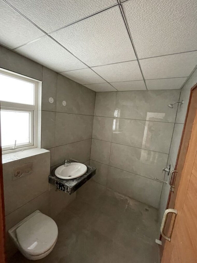 Bathroom, omaxe-new-chandigarh 2 Bedroom 1430 Sq.Ft. Apartment In North Mullanpur Chandigarh 10730450