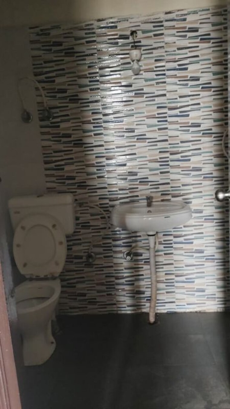Bathroom, signature-global-the-roselia 2 Bedroom 800 Sq.Ft. Apartment In Sector 95a Gurgaon 10730459