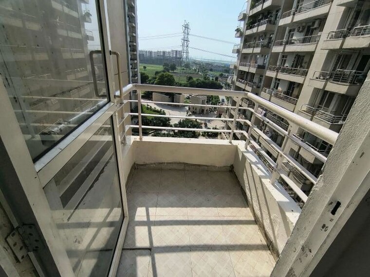 Balcony, indiabulls-centrum-park 3 Bedroom 1650 Sq.Ft. Apartment In Sector 103 Gurgaon 10730468