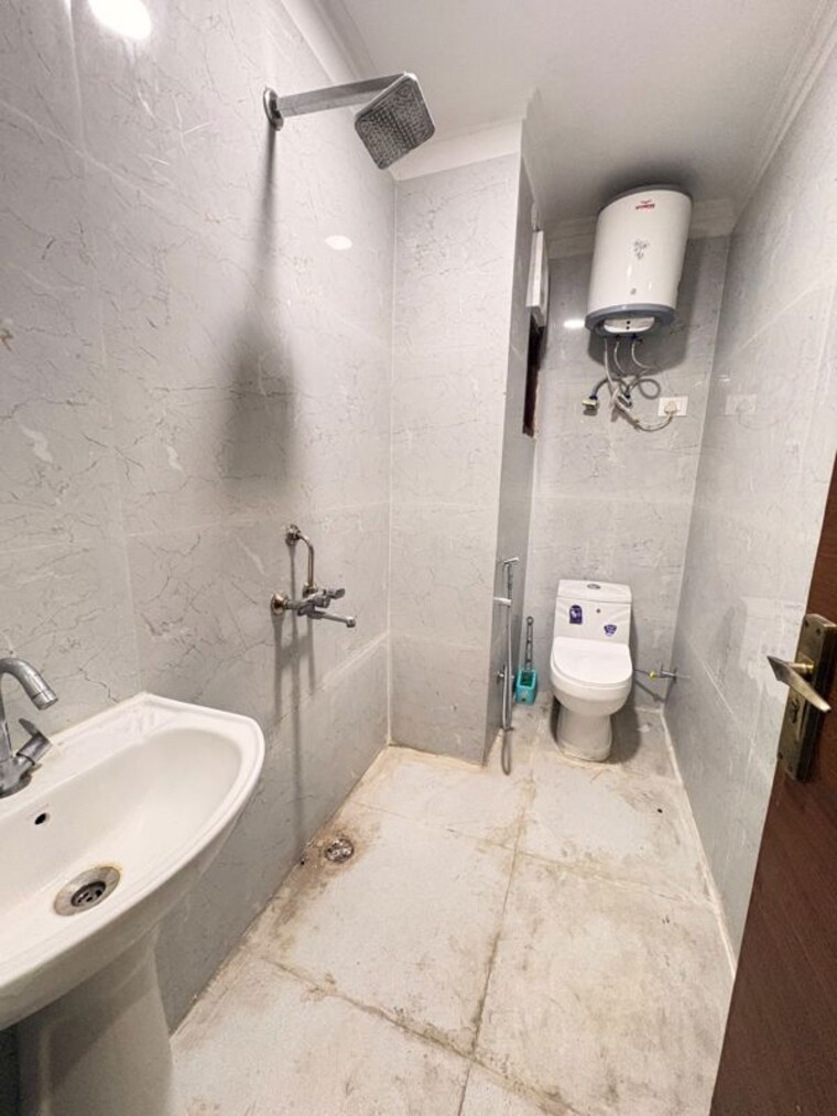 Bathroom, chattarpur 2 Bedroom 900 Sq.Ft. Builder Floor In Chattarpur Delhi 10730469