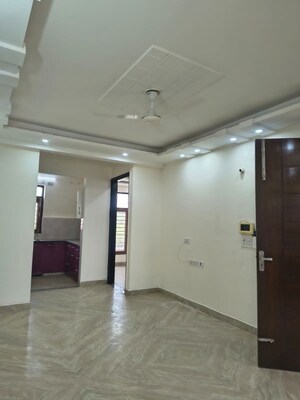 Room in 3 BHK Builder Floor at Sector 57 – for Rent