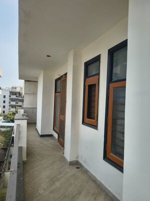 Building Lobby in 3 BHK Builder Floor at Sector 57 – for Rent