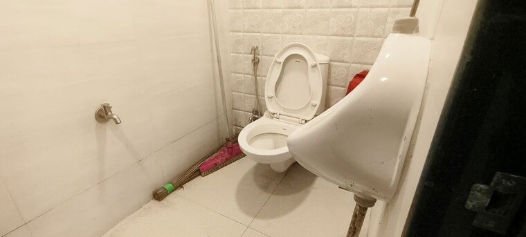 Bathroom, center-point Commercial Office Space 780 Sq.Ft. In Andheri East Mumbai 10730485