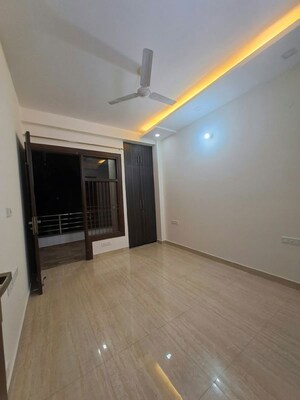 Room in 3 BHK Builder Floor at South City 1 – for Rent