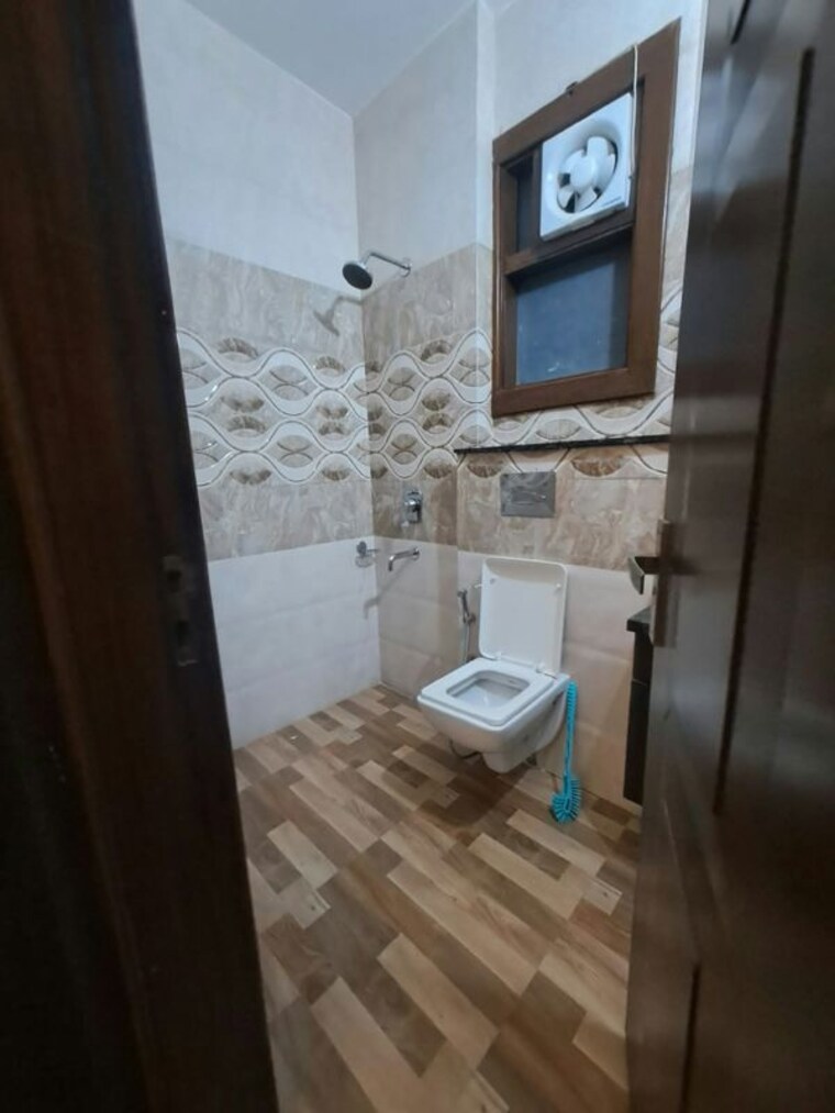 Bathroom, south city 1 3 Bedroom 1850 Sq.Ft. Builder Floor In South City 1 Gurgaon 10730488