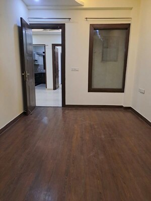 Room in 3 BHK Builder Floor at South City 1 – for Rent