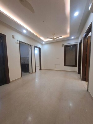 Room in 3 BHK Builder Floor at South City 1 – for Rent