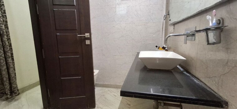 Bathroom, sushant lok i 2 Bedroom 1500 Sq.Ft. Builder Floor In Sushant Lok I Gurgaon 10730512