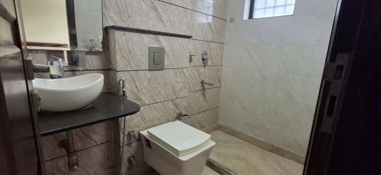 Bathroom, sushant lok i 2 Bedroom 1500 Sq.Ft. Builder Floor In Sushant Lok I Gurgaon 10730512