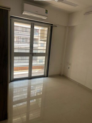 Room in 2 BHK Apartment at Choice Goodwill Breeza, Dhanori – for Rent