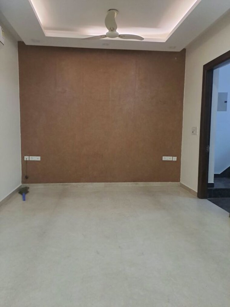 Room, unitech-uniworld-gardens-2 3 Bedroom 1355 Sq.Ft. Apartment In Sector 47 Gurgaon 10730565