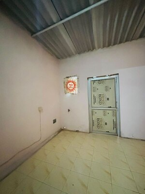 Room in 1.5 BHK Independent House at Dlf Phase ii – for Rent