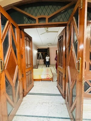 Hall in 1.5 BHK Independent House at Dlf Phase ii – for Rent