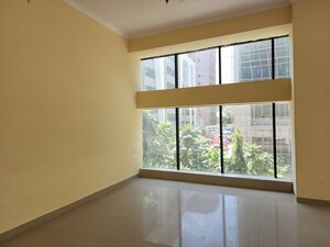 Room in  Office Space at Dilip Makskap Centre, Andheri West – for Sale