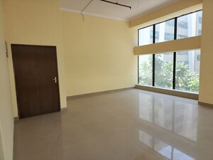 Room in  Office Space at Dilip Makskap Centre, Andheri West – for Sale