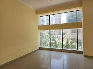 Room in  Office Space at Dilip Makskap Centre, Andheri West – for Sale