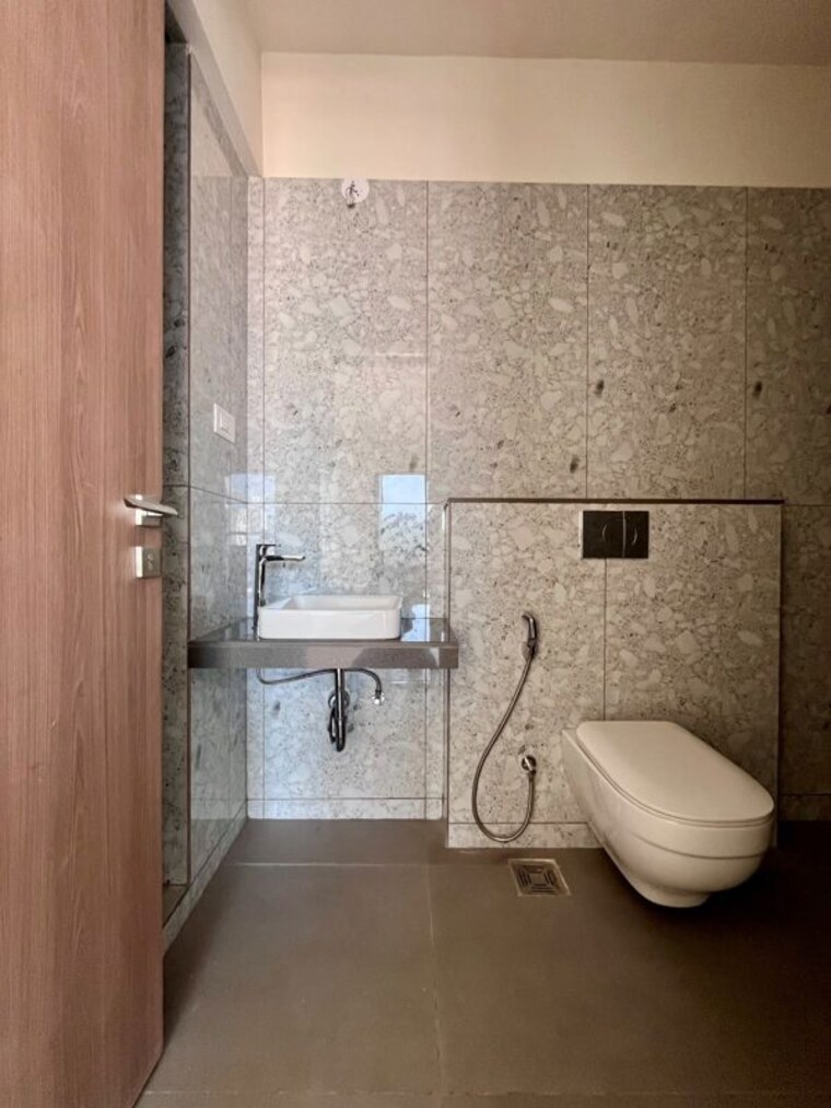 Bathroom, raymond-the-invictus-by-gs 4 Bedroom 1950 Sq.Ft. Apartment In Pokhran Road No One Thane 10730589
